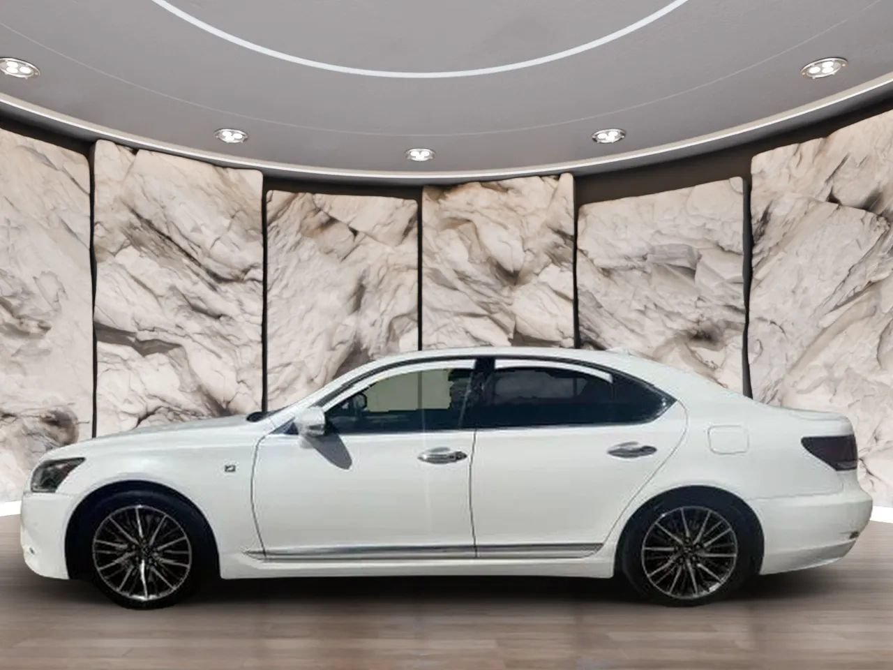 Used 2017 Lexus LS 460 F Sport w/ F Sport Package RWD image 2