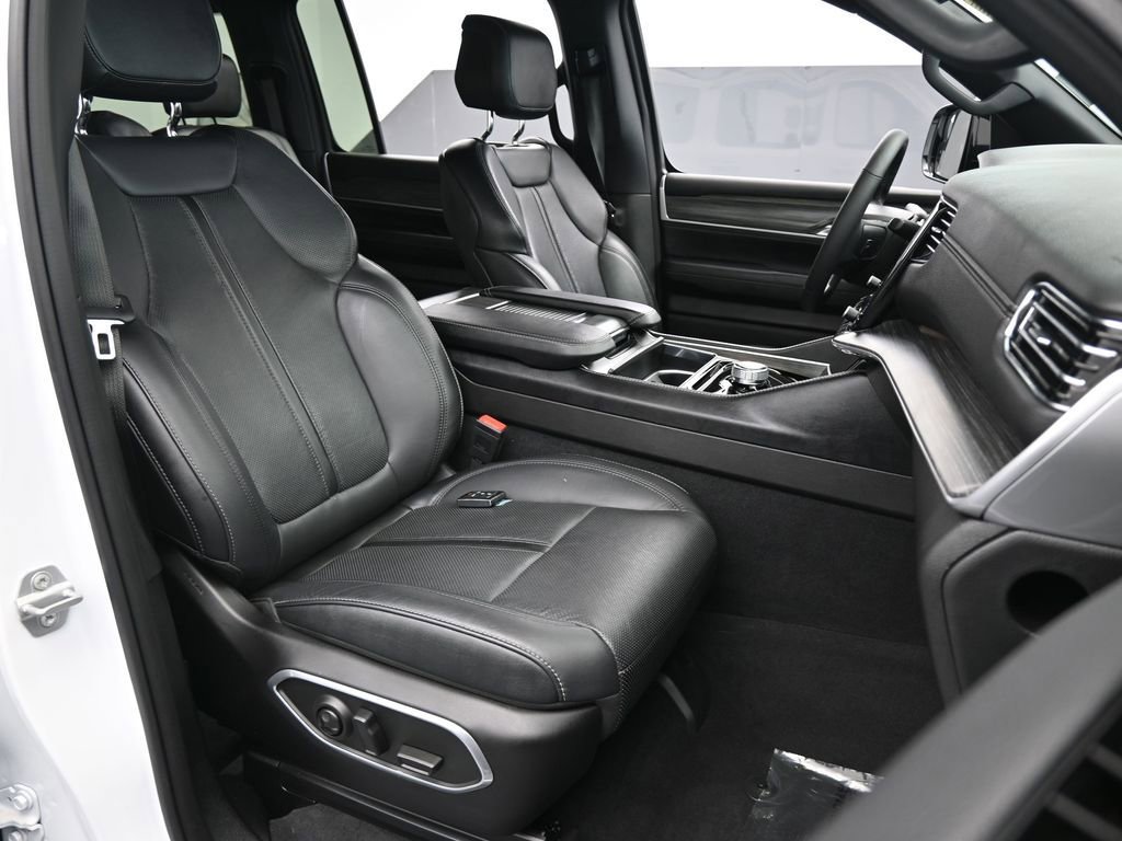 Used 2023 Jeep Wagoneer Series III w/ Preferred Equipment Group image 48