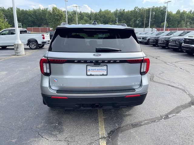 Used 2025 Ford Explorer Active AWD/4WD image 31