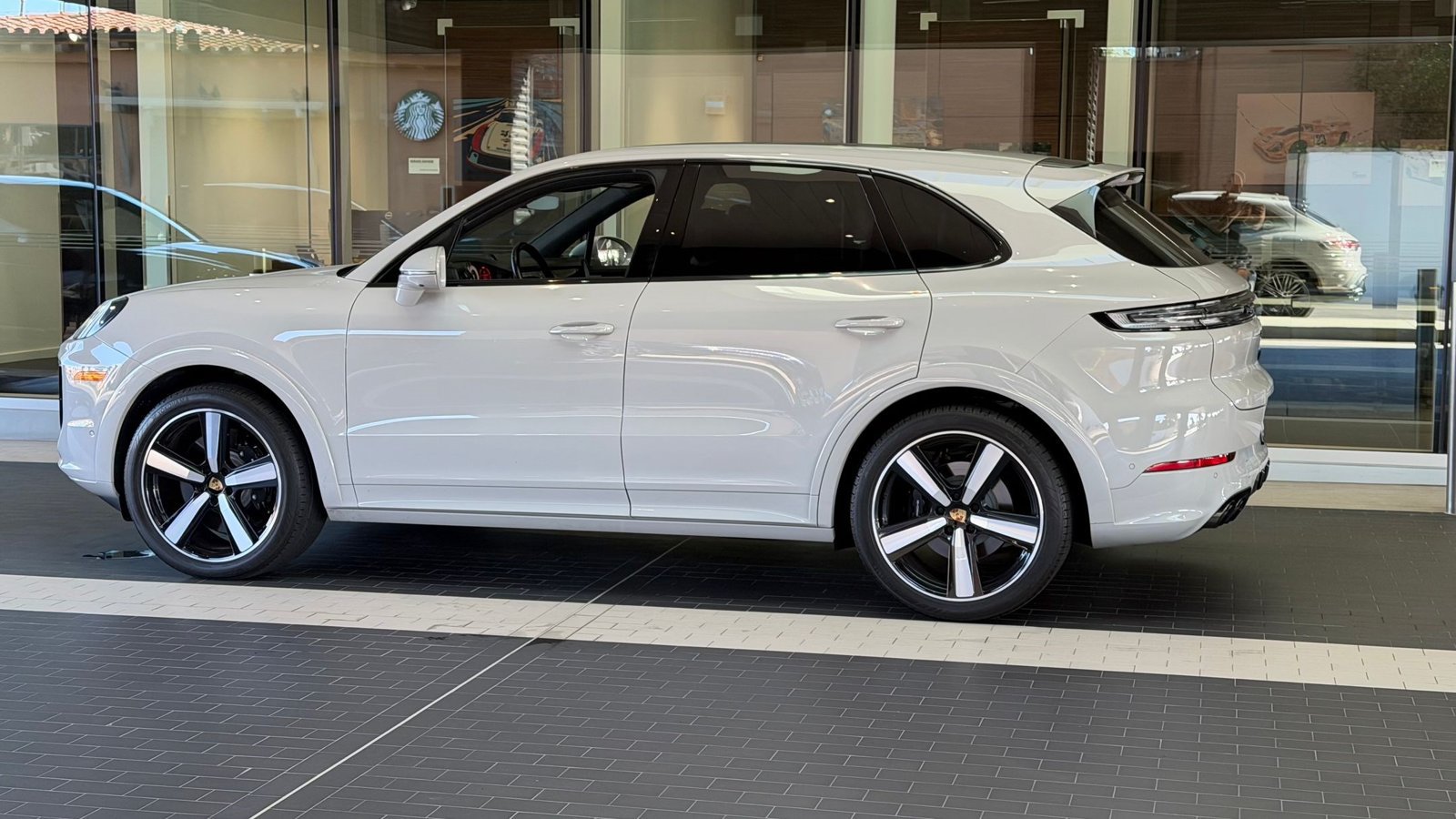 Certified 2024 Porsche Cayenne S AWD/4WD image 8