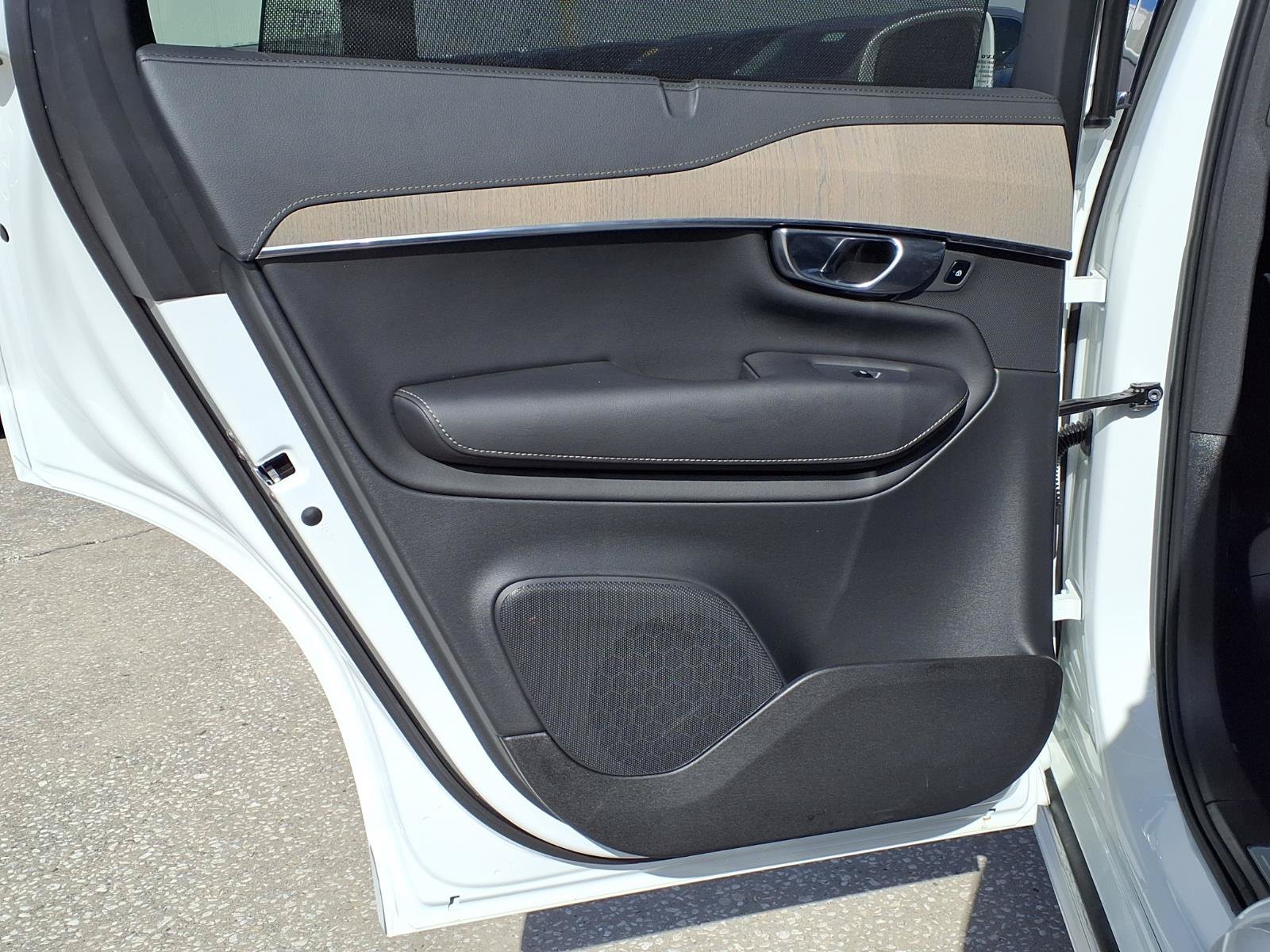 Certified 2025 Volvo XC90 B6 Ultra w/ Protection Package AWD/4WD image 19