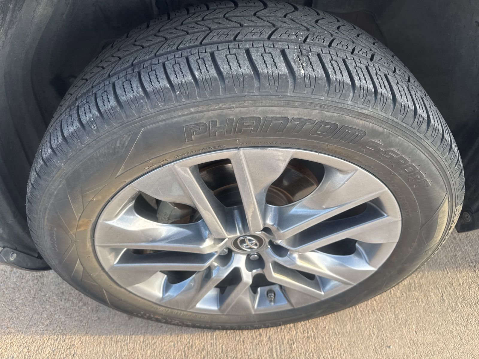 Used 2019 Toyota RAV4 XLE Premium FWD image 9