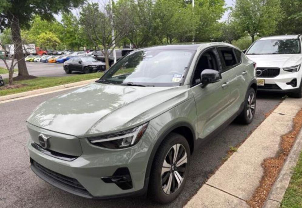 Used 2023 Volvo C40 P8 Recharge Plus AWD/4WD image 2