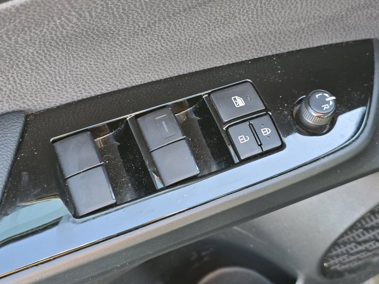 Used 2022 Toyota Prius image 17