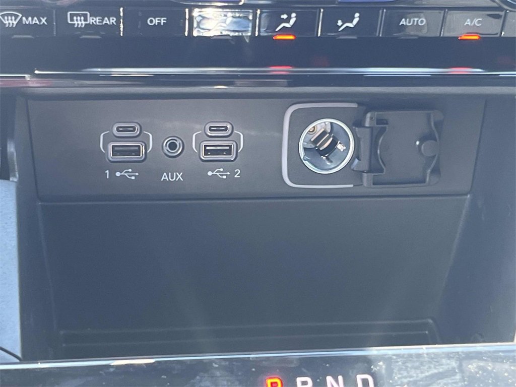 New 2025 Jeep Grand Cherokee Limited w/ Black Appearance Package image 22