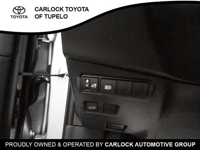 Used 2025 Toyota Corolla Cross XLE w/ Convenience Package AWD/4WD image 23