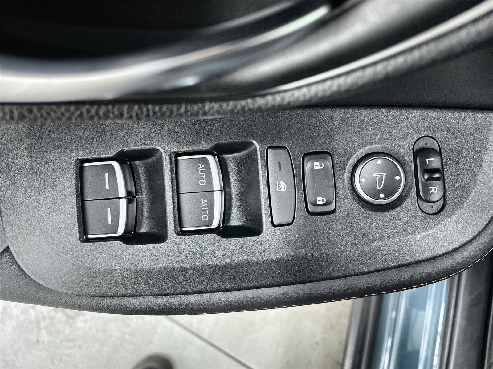 Certified 2025 Honda HR-V Sport image 12