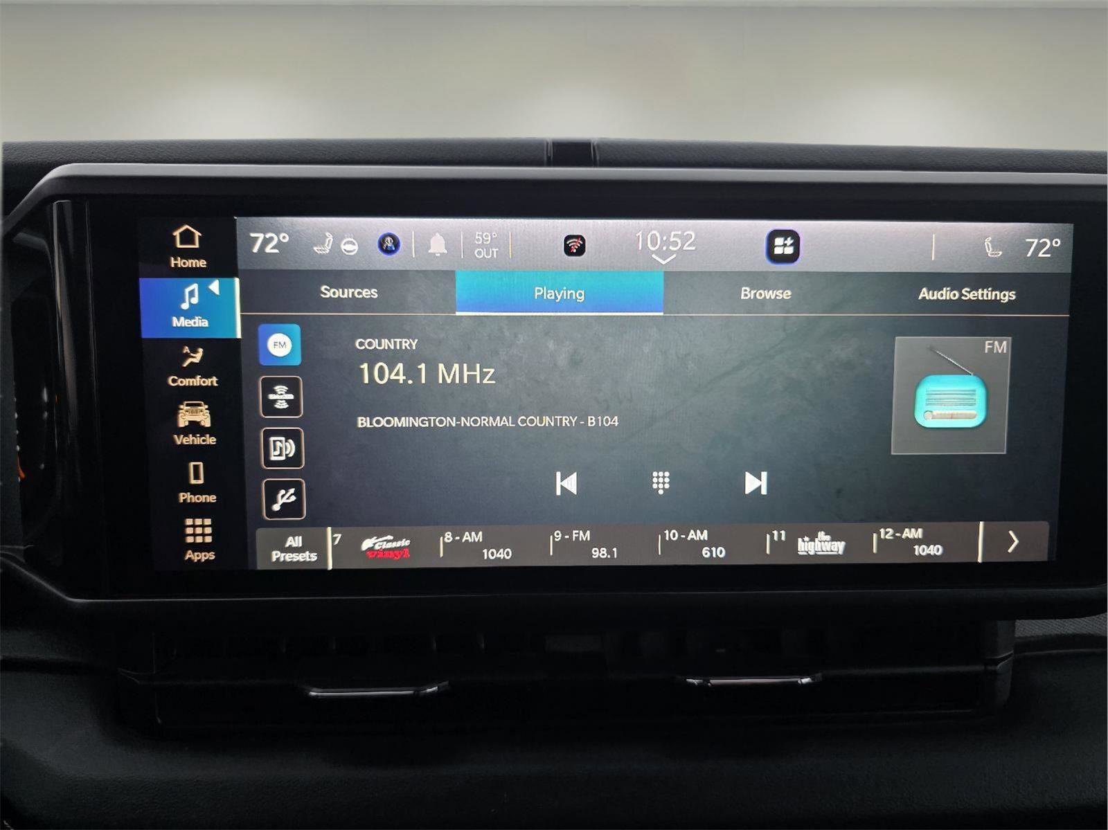 Used 2024 Jeep Wrangler Sahara w/ Safety Group image 19