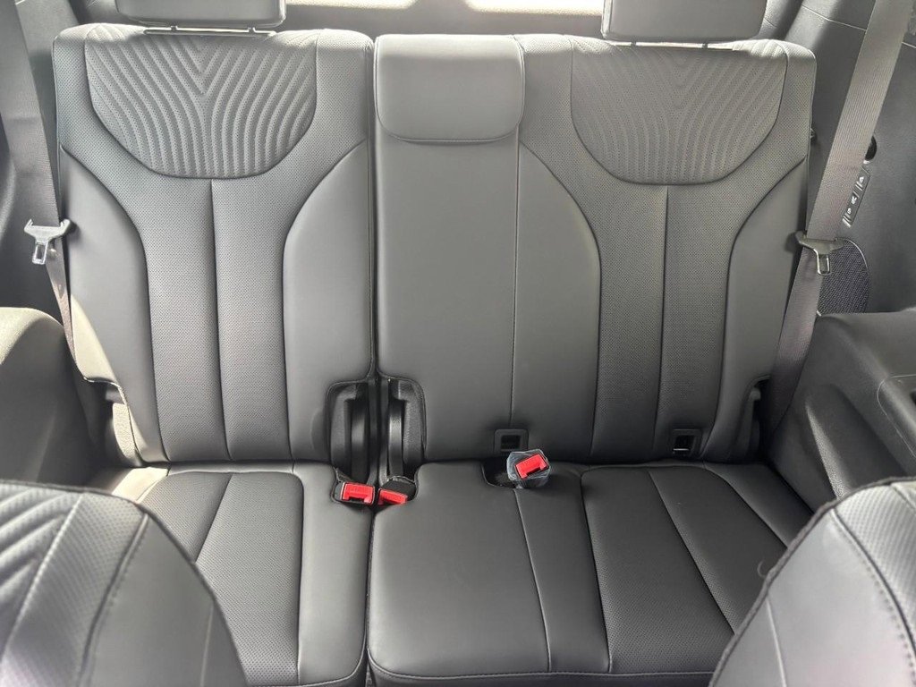 Used 2024 Hyundai Palisade Calligraphy image 12