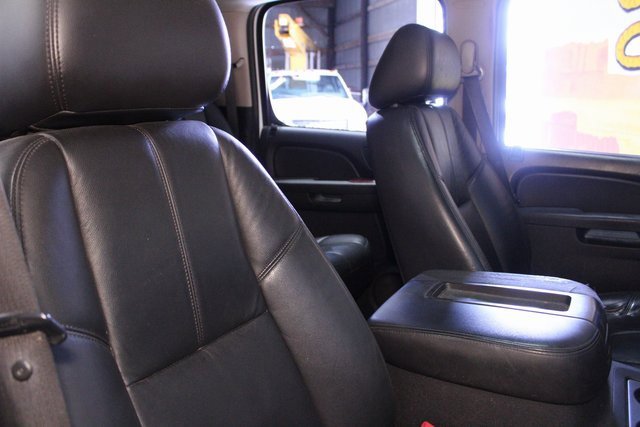 Used 2010 Chevrolet Suburban 2500 LT image 11