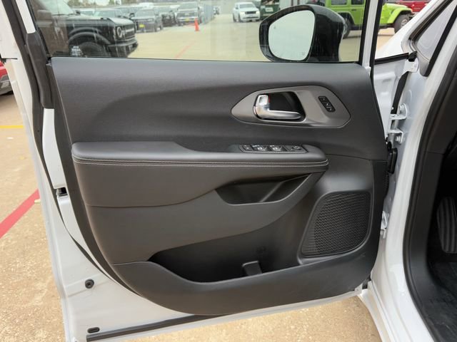 New 2026 Chrysler Pacifica Select w/ S Appearance Package image 11