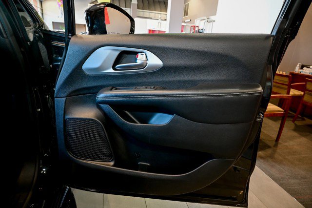 Used 2021 Chrysler Pacifica Touring-L w/ S Appearance Package image 26