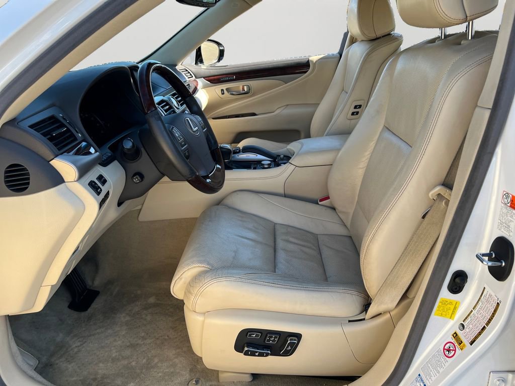 Used 2016 Lexus LS 460 AWD image 14