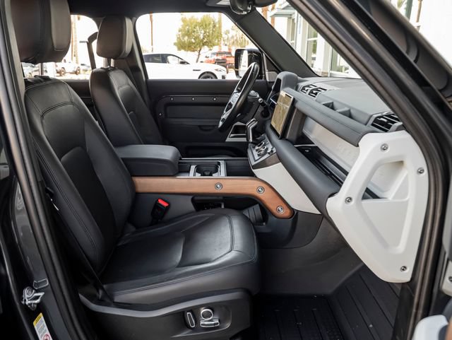 Certified 2023 Land Rover Defender 130 SE AWD/4WD image 31