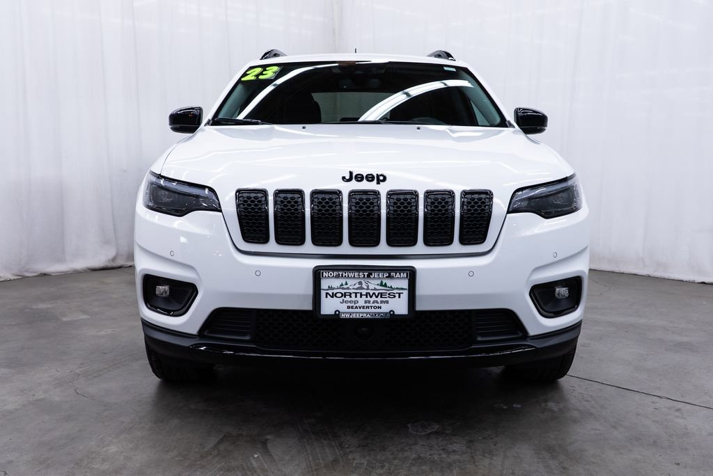 Used 2023 Jeep Cherokee Altitude Lux AWD/4WD image 2