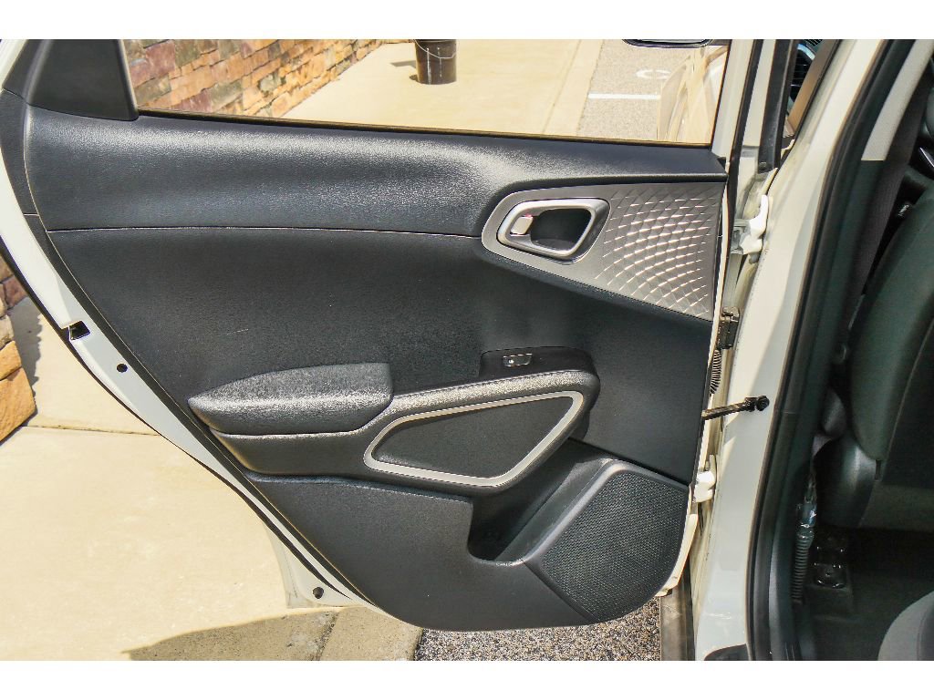 Used 2023 Kia Soul LX w/ LX Technology Package FWD image 16