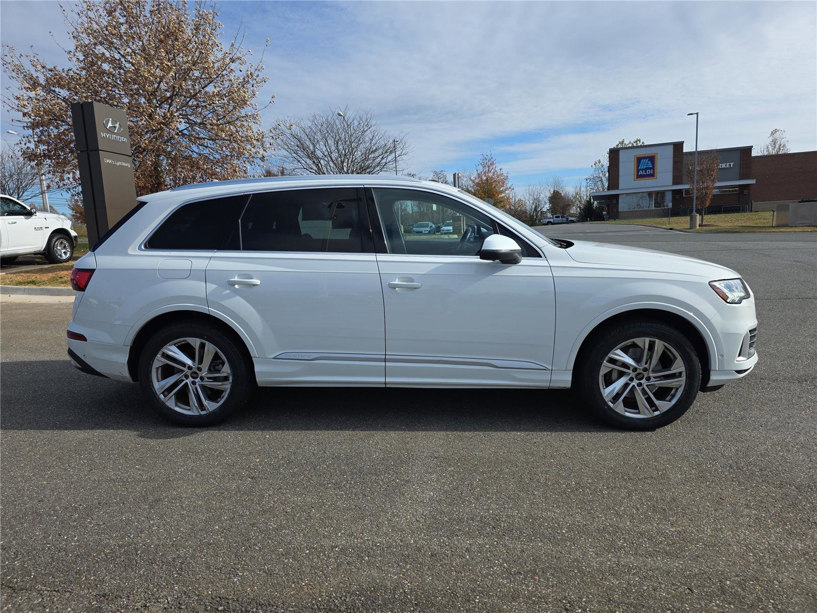 Used 2024 Audi Q7 3.0T Premium Plus image 3