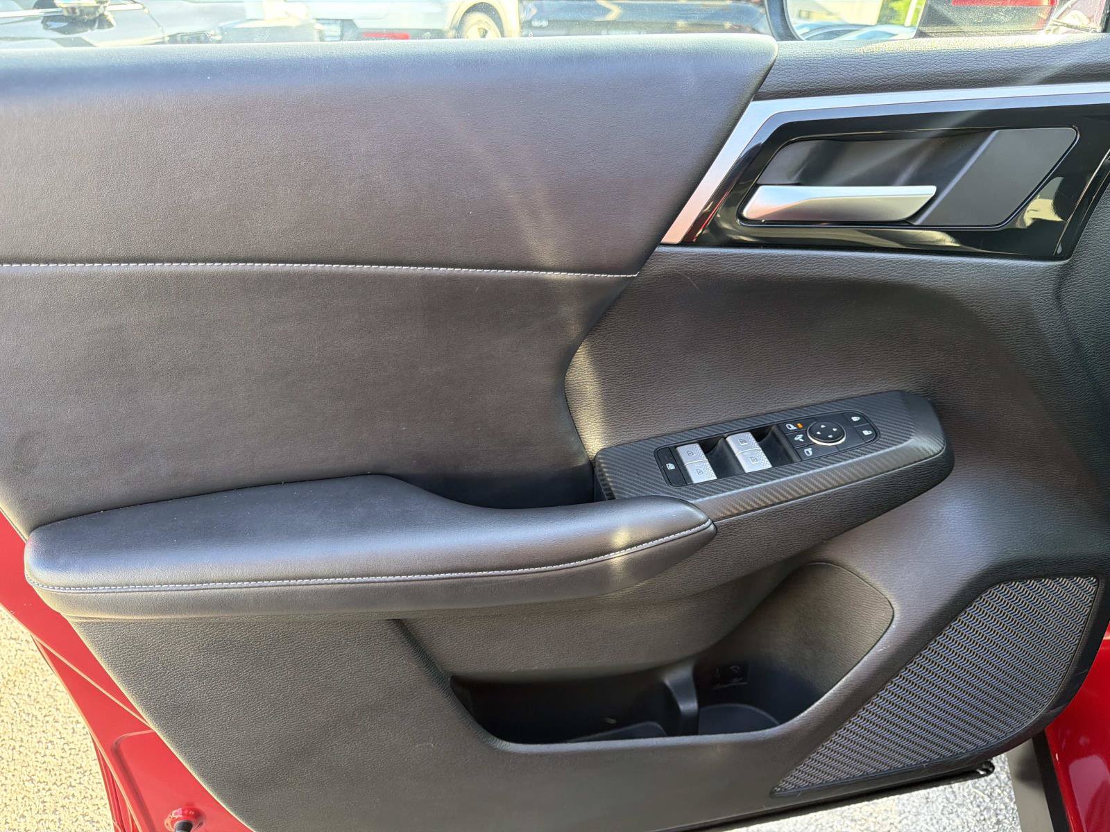 Used 2024 Mitsubishi Outlander AWD image 13