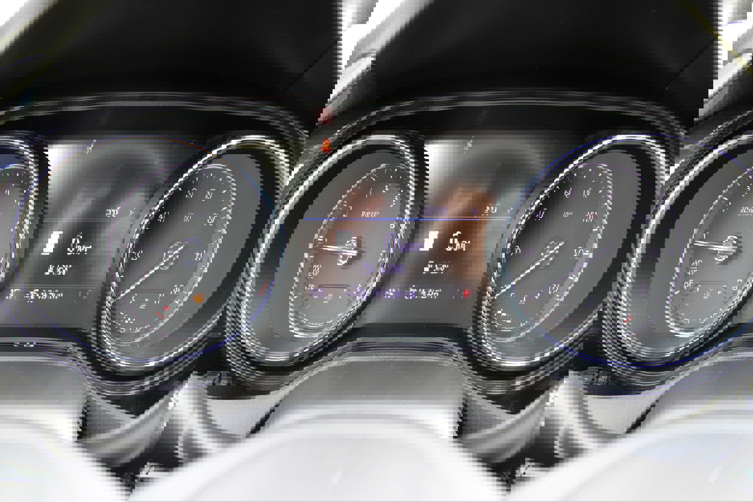 Used 2020 Buick Encore GX Essence w/ Experience Buick Package image 23