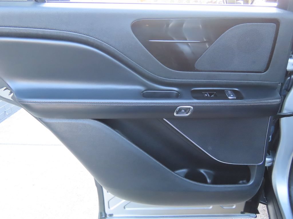 Used 2023 Lincoln Aviator AWD w/ Premium Package image 25