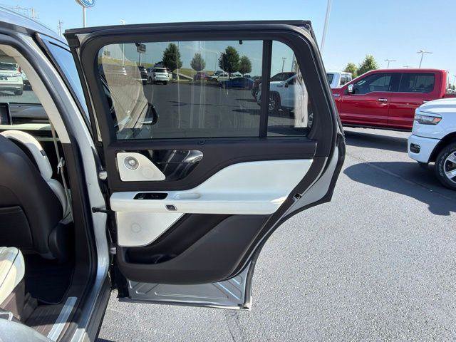 Used 2021 Lincoln Aviator Black Label w/ Class IV Trailer Tow Package AWD/4WD image 24