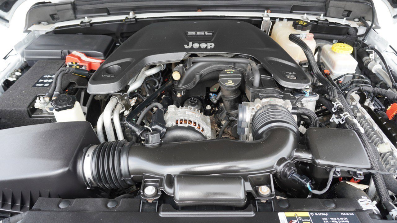 Used 2019 Jeep Wrangler Unlimited Sahara image 34