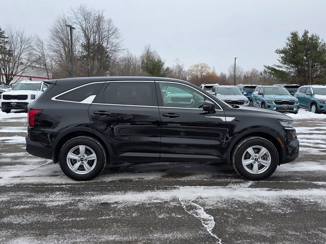 Used 2021 Kia Sorento LX image 9