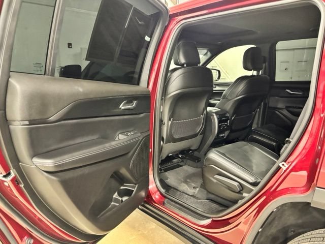 Used 2025 Jeep Grand Cherokee L Altitude RWD image 18