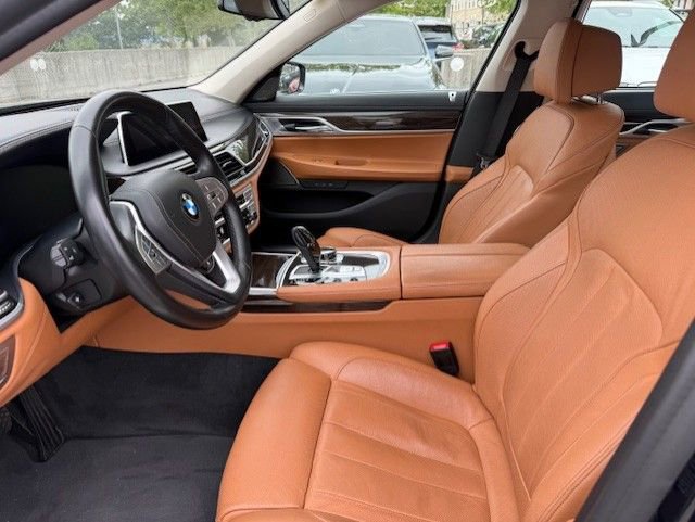Used 2020 BMW 745e xDrive AWD/4WD image 3