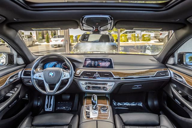 Used 2017 BMW 740i xDrive AWD/4WD image 3