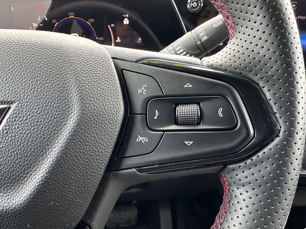 Certified 2024 Chevrolet Trax RS FWD image 30