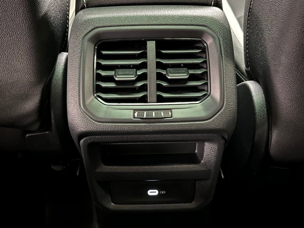 New 2025 Volkswagen Taos SEL image 23