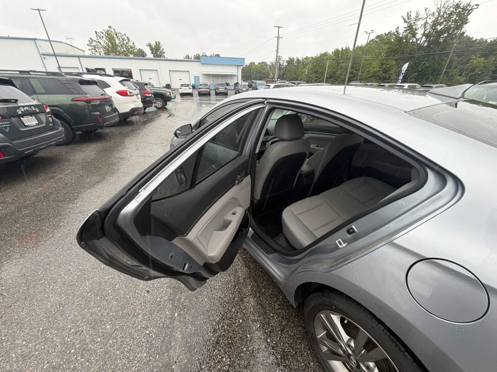 Used 2017 Hyundai Elantra SE FWD image 8