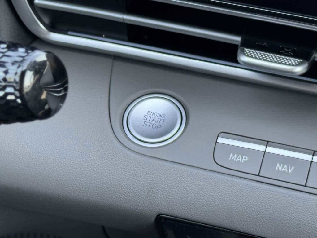 New 2025 Hyundai Elantra SEL w/ Cargo Package image 15