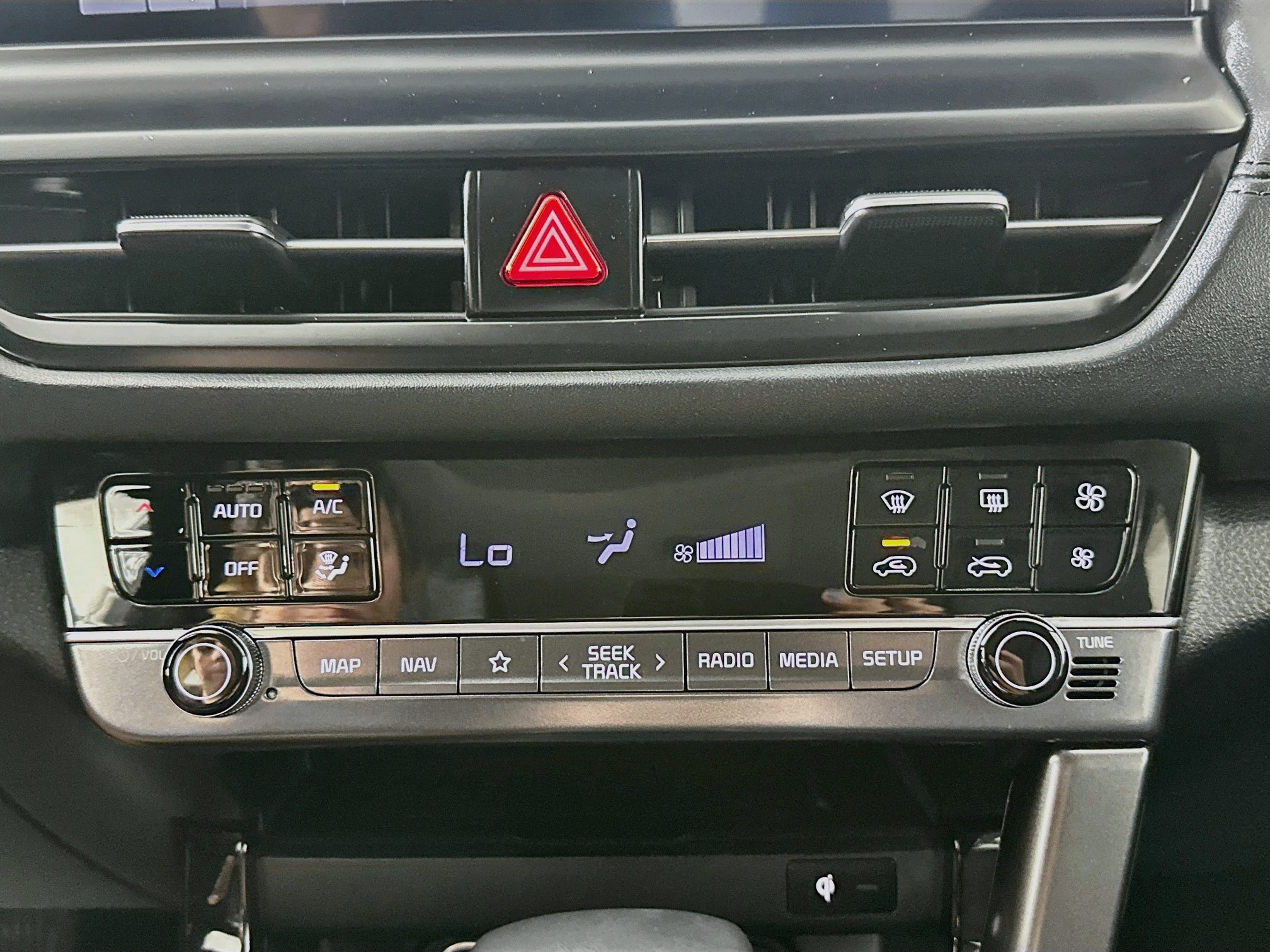Certified 2024 Kia Seltos EX AWD/4WD image 16