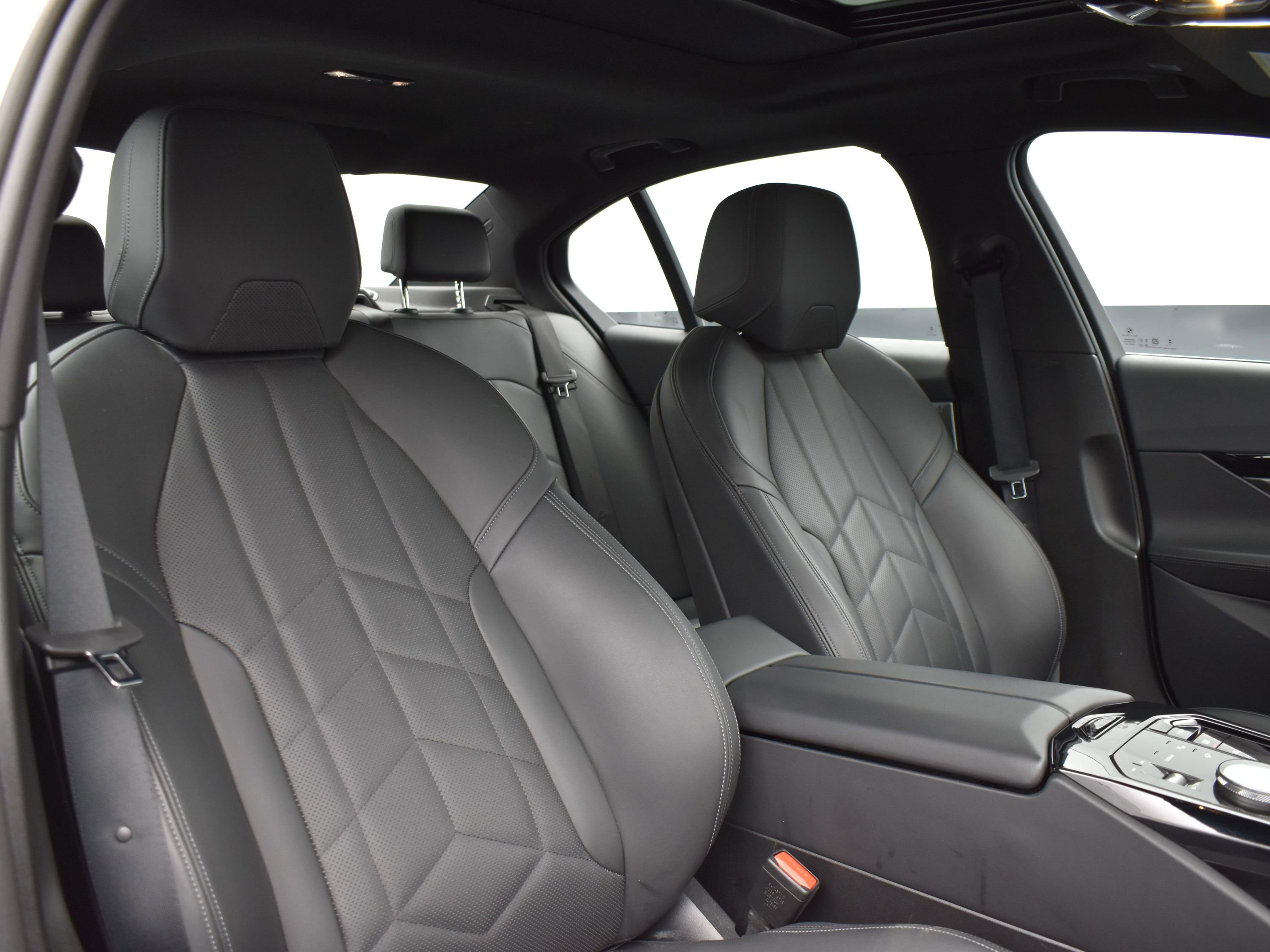 Used 2025 BMW 530i RWD image 17