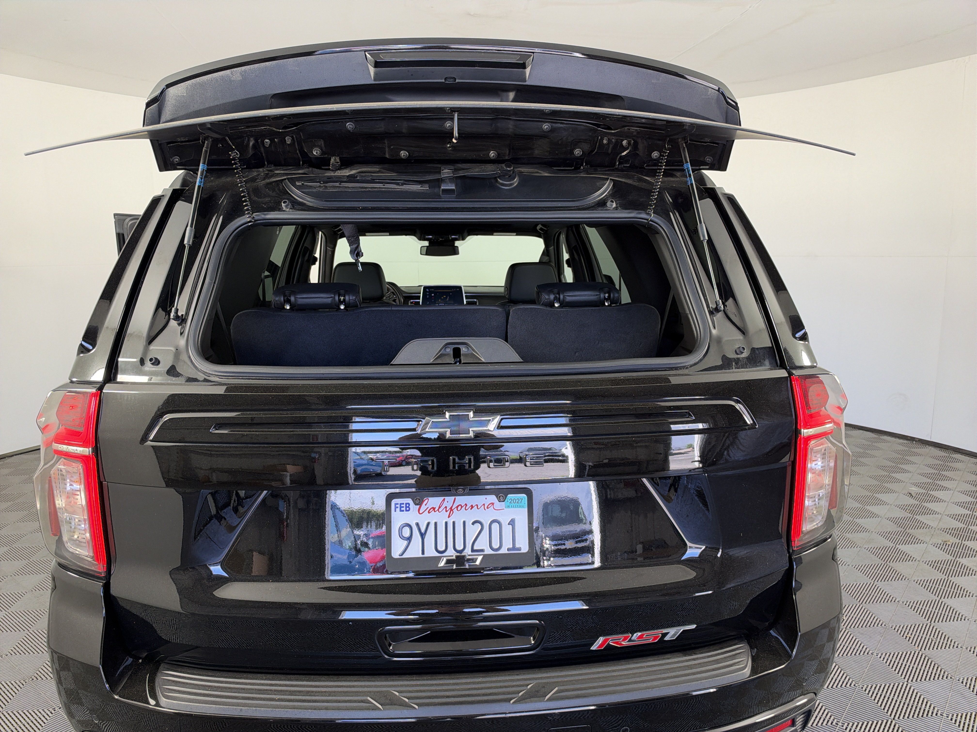 Used 2024 Chevrolet Tahoe RST w/ Luxury Package AWD/4WD image 40