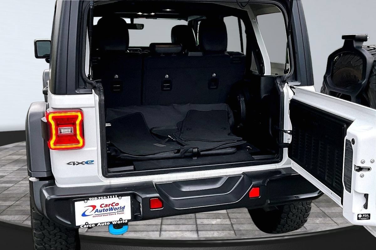 Used 2022 Jeep Wrangler Unlimited Rubicon 4xe w/ Cold Weather Group AWD/4WD image 37