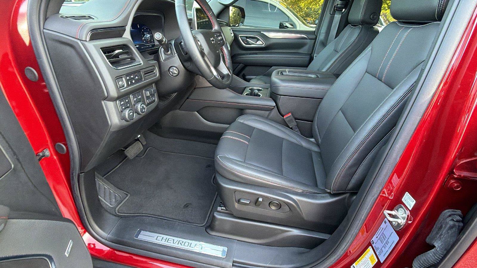 Used 2023 Chevrolet Suburban RST w/ Luxury Package AWD/4WD image 17