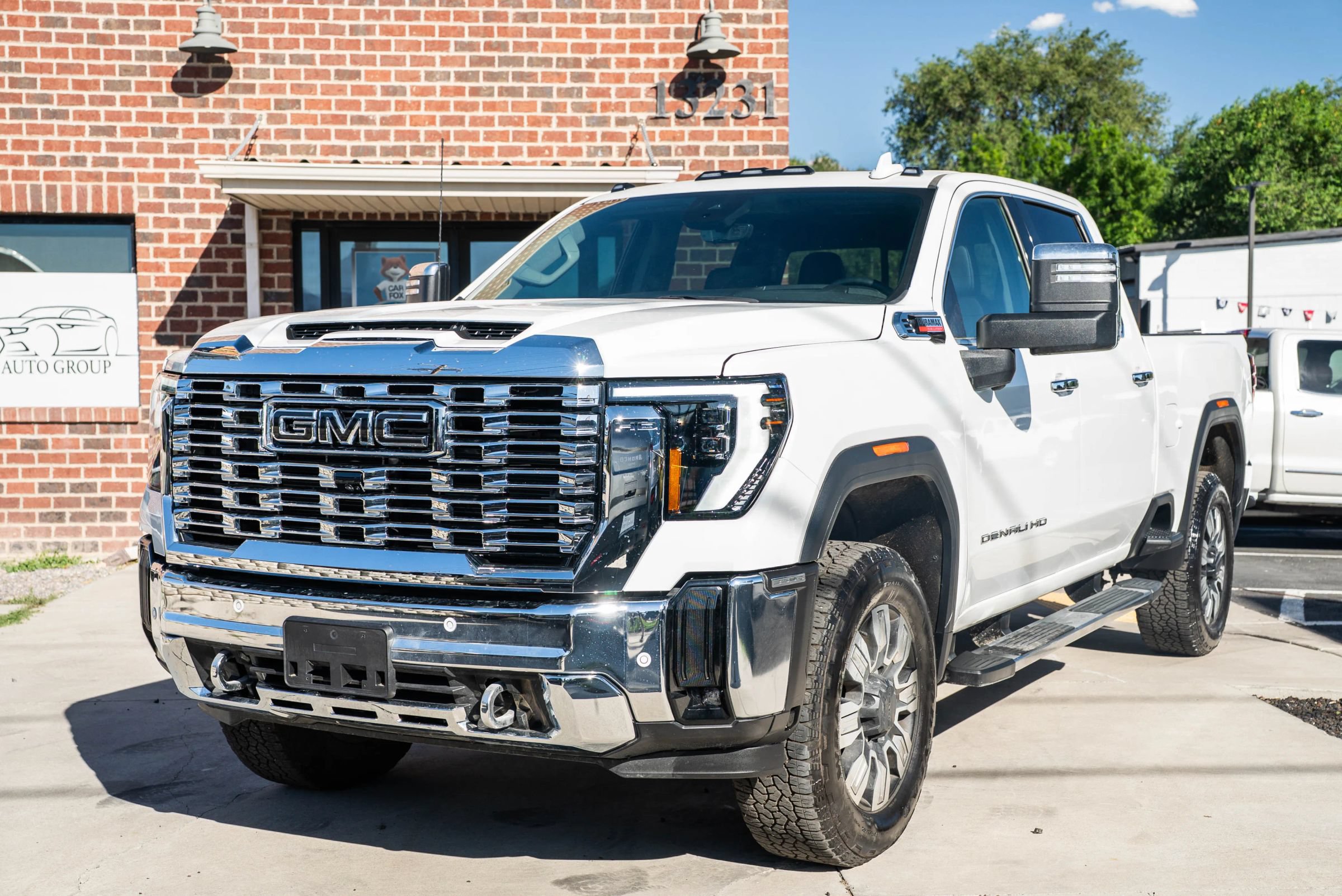 Used 2025 GMC Sierra 3500 Denali w/ Denali Reserve Package AWD/4WD image 1