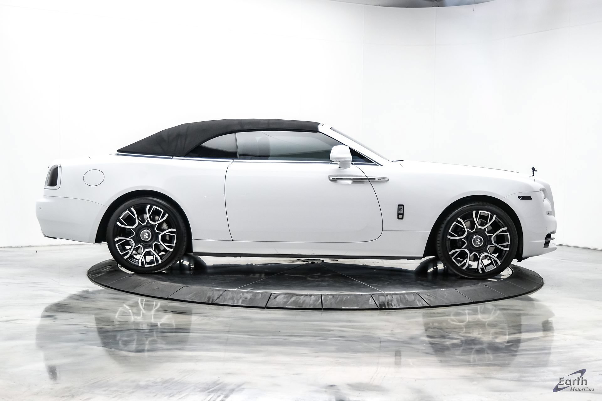 Used 2017 Rolls-Royce Dawn RWD image 26