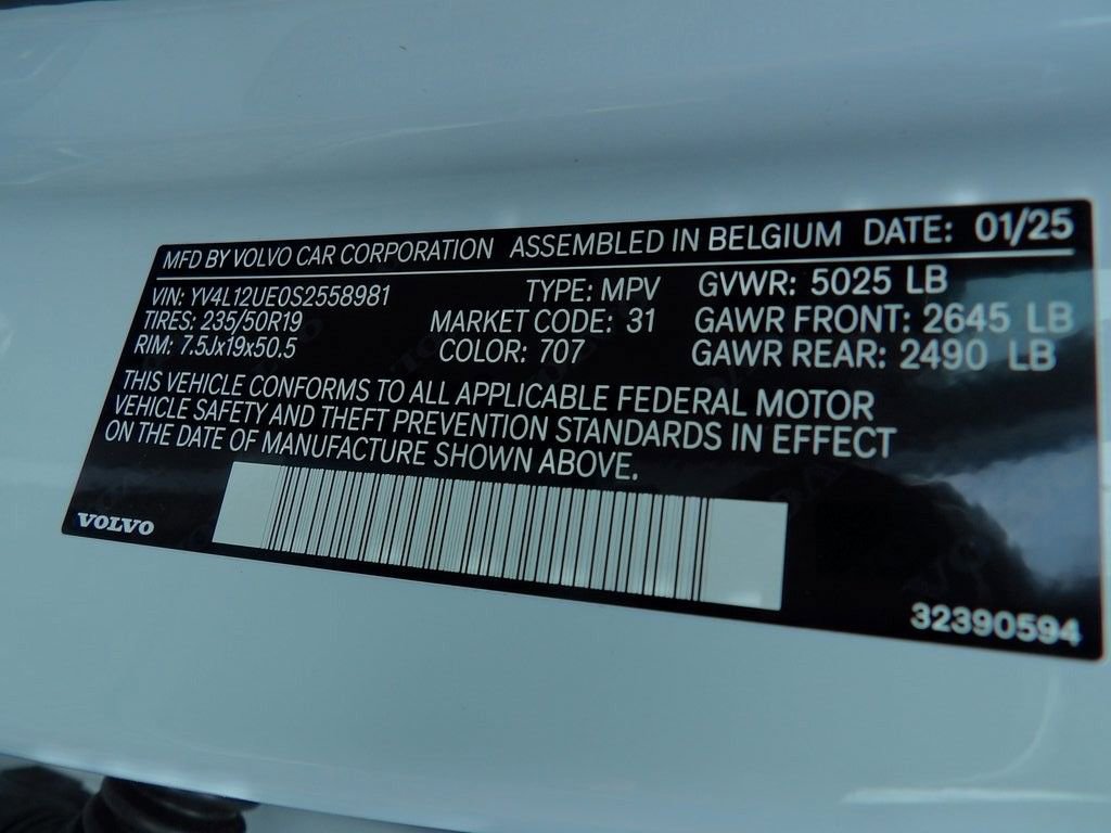 New 2025 Volvo XC40 B5 Plus w/ Climate Package AWD/4WD image 30