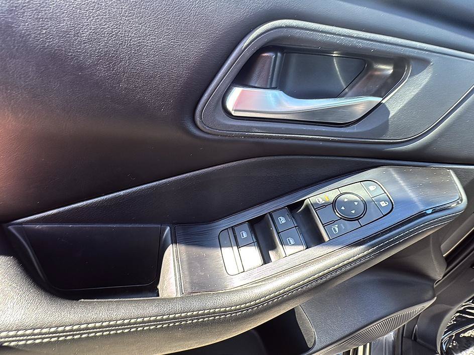 Certified 2025 Nissan Rogue SV FWD image 15