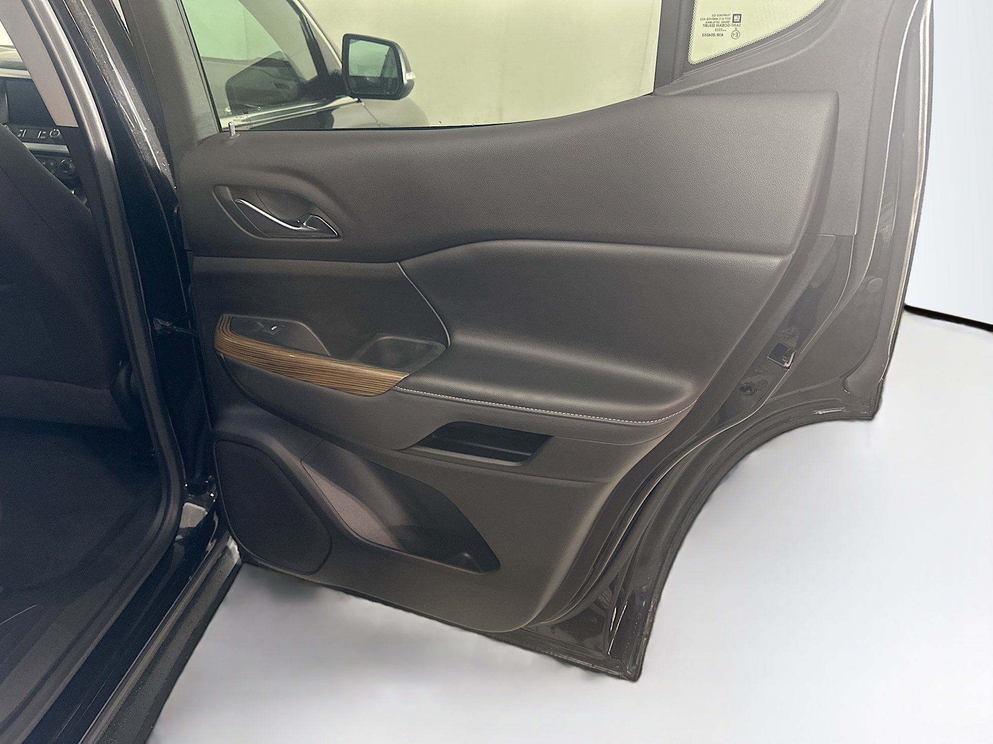 Used 2023 GMC Acadia SLE w/ Driver Convenience Package image 33