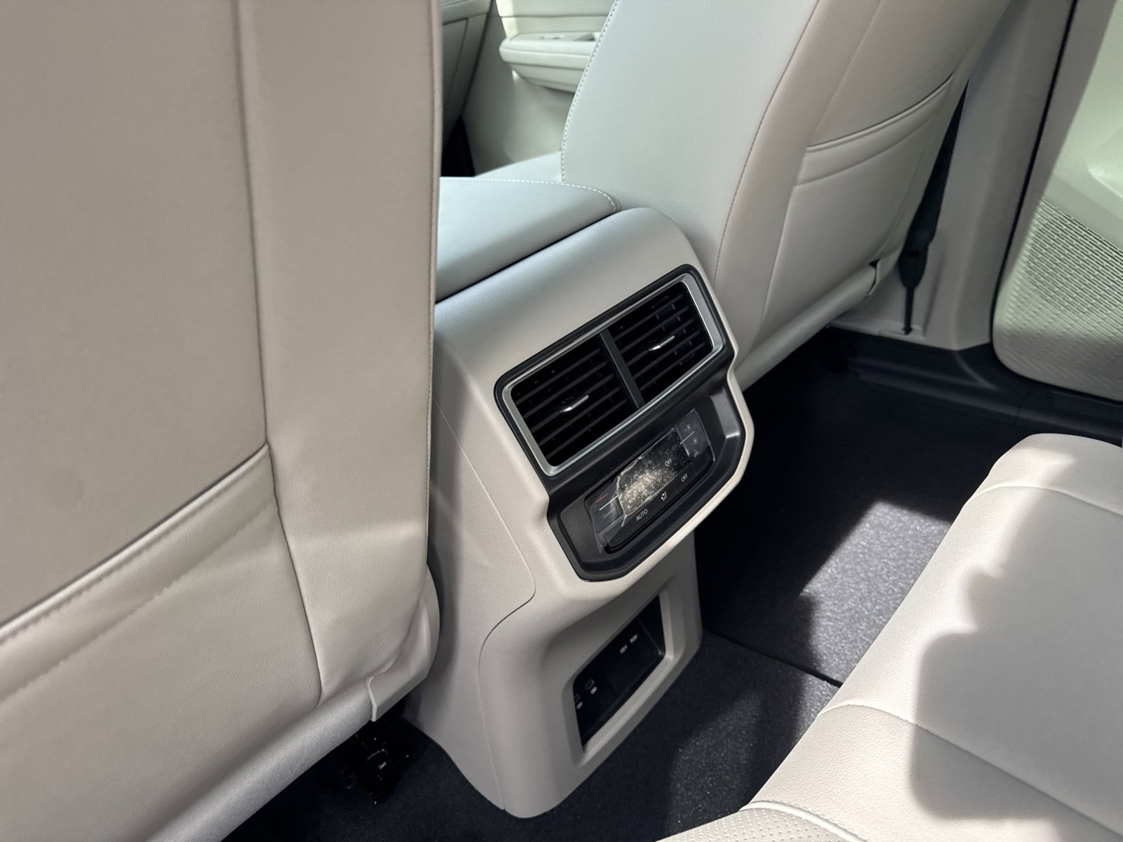 New 2026 Volkswagen Atlas SE image 20