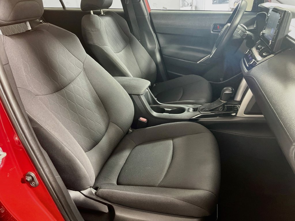 Used 2022 Toyota Corolla Cross LE w/ Moonroof Package FWD image 28