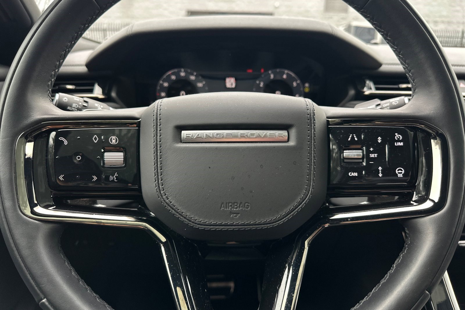 Used 2026 Land Rover Range Rover Velar Dynamic SE image 18