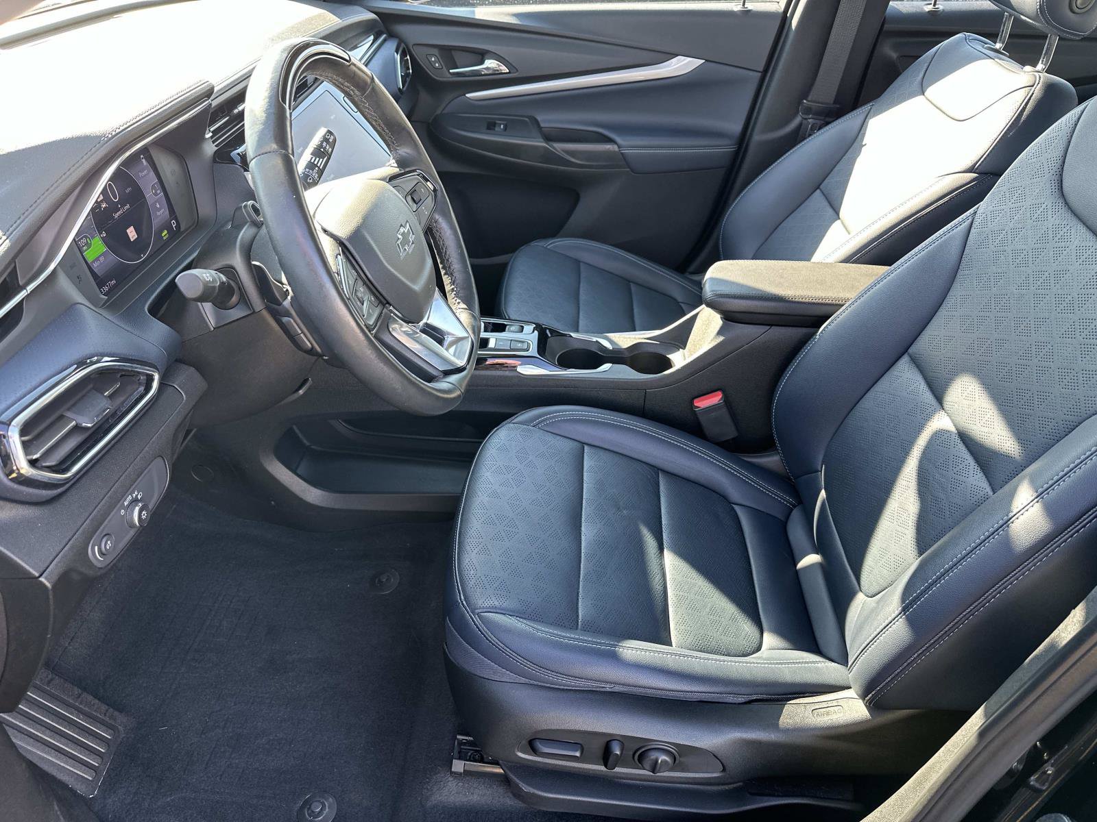 Certified 2023 Chevrolet Bolt EUV Premier w/ Sun & Sound Package FWD image 18
