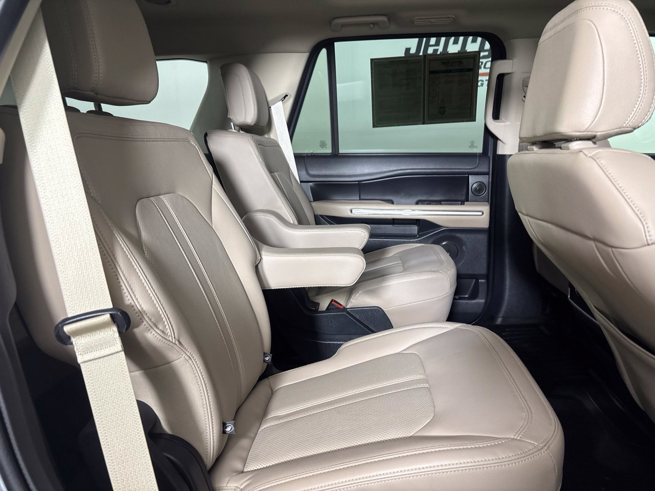 Used 2024 Ford Expedition Limited AWD/4WD image 29