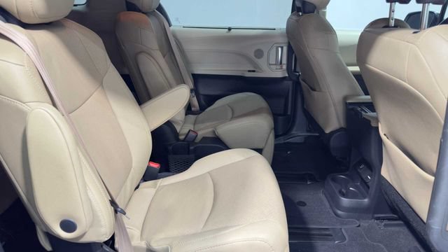 Used 2021 Toyota Sienna Limited FWD image 16